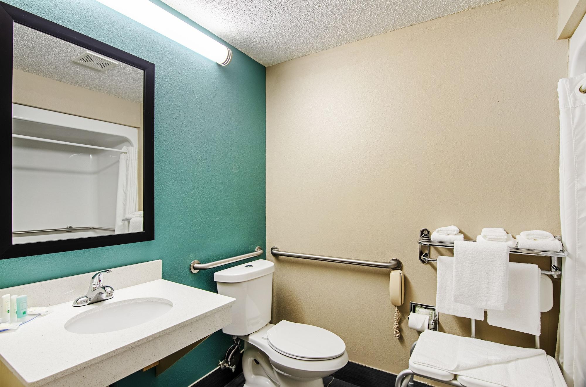 Quality Inn & Suites I-81 Exit 7 ブリストル エクステリア 写真