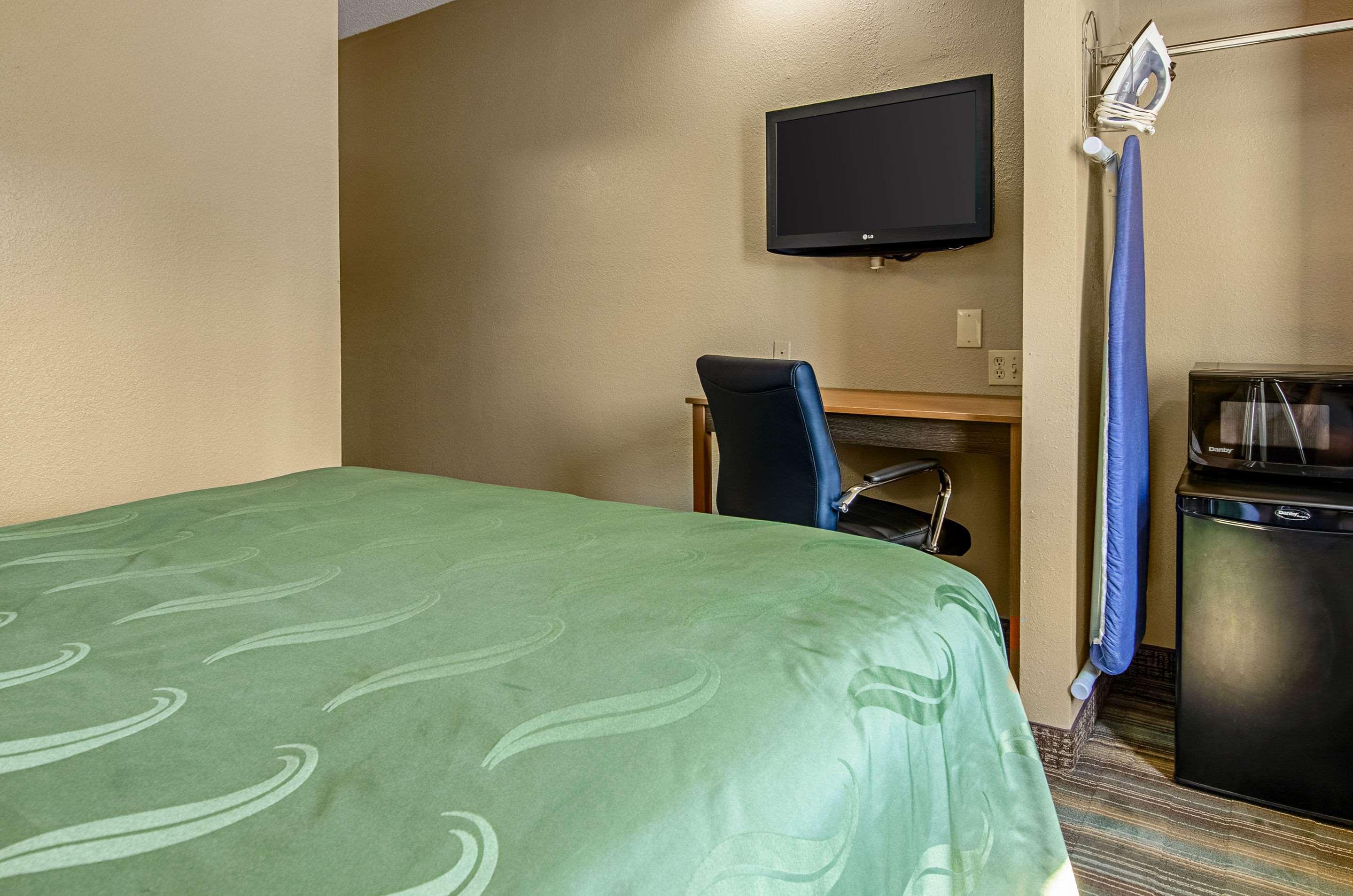 Quality Inn & Suites I-81 Exit 7 ブリストル エクステリア 写真