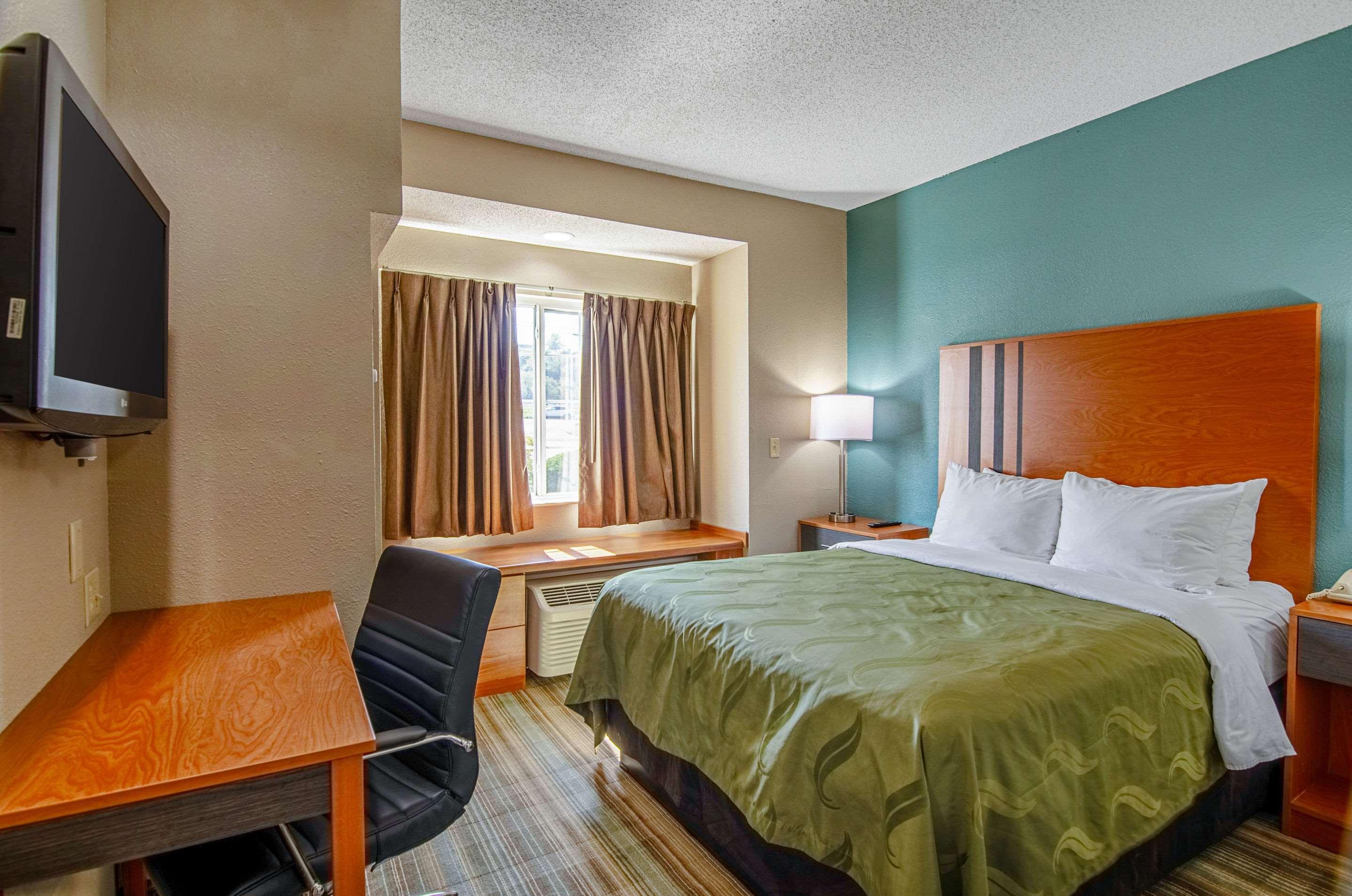 Quality Inn & Suites I-81 Exit 7 ブリストル エクステリア 写真