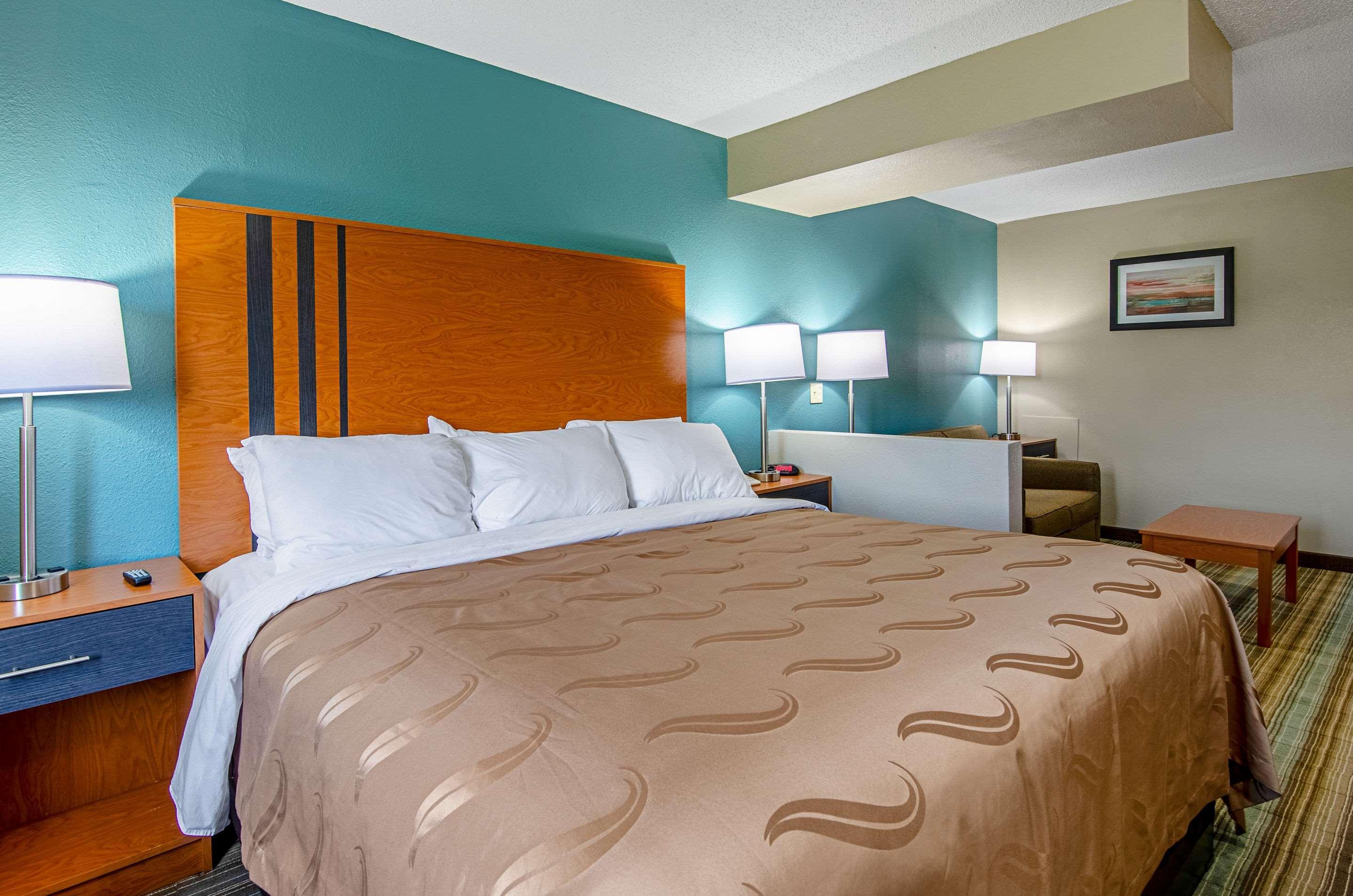 Quality Inn & Suites I-81 Exit 7 ブリストル エクステリア 写真