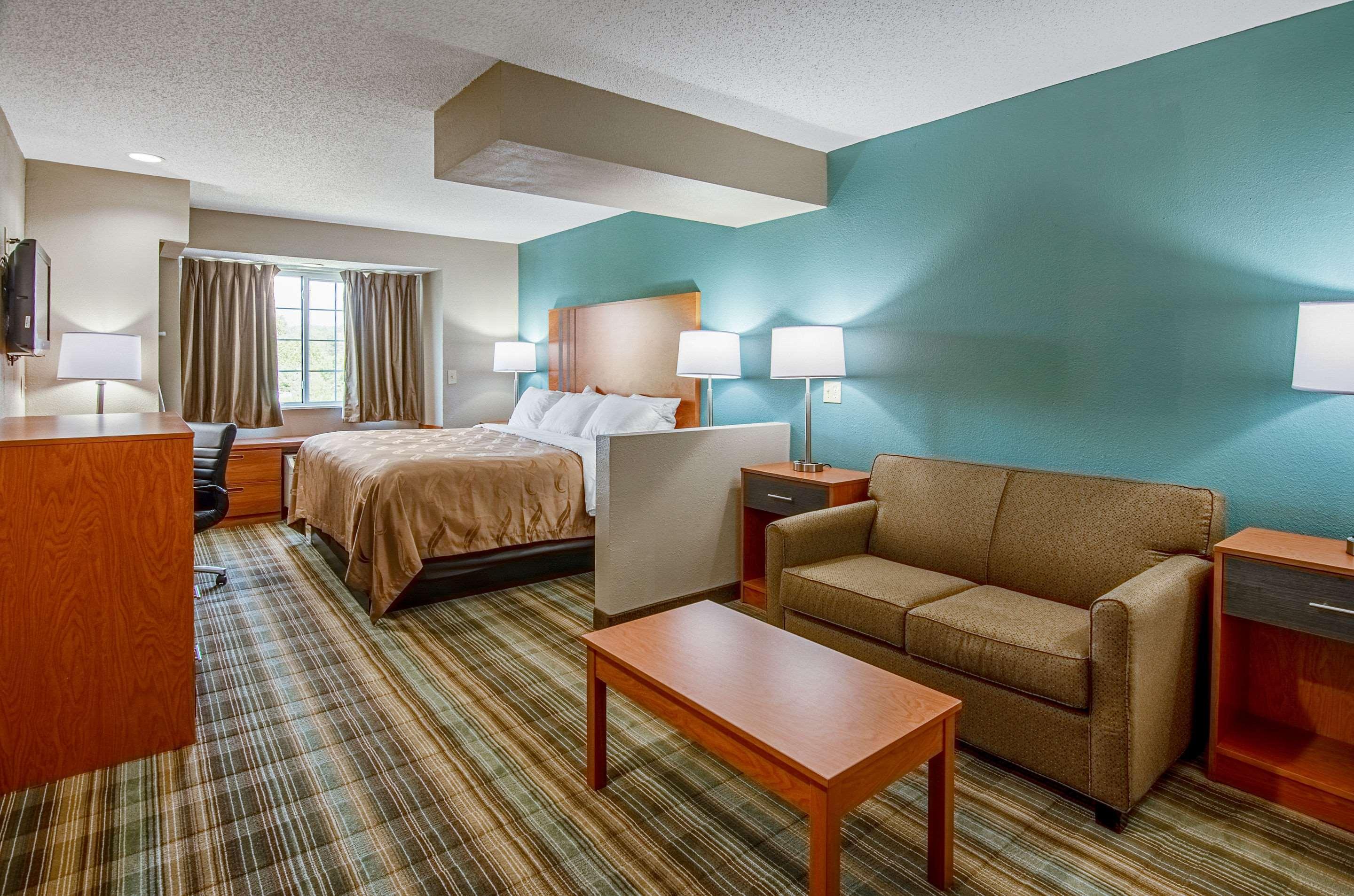 Quality Inn & Suites I-81 Exit 7 ブリストル エクステリア 写真
