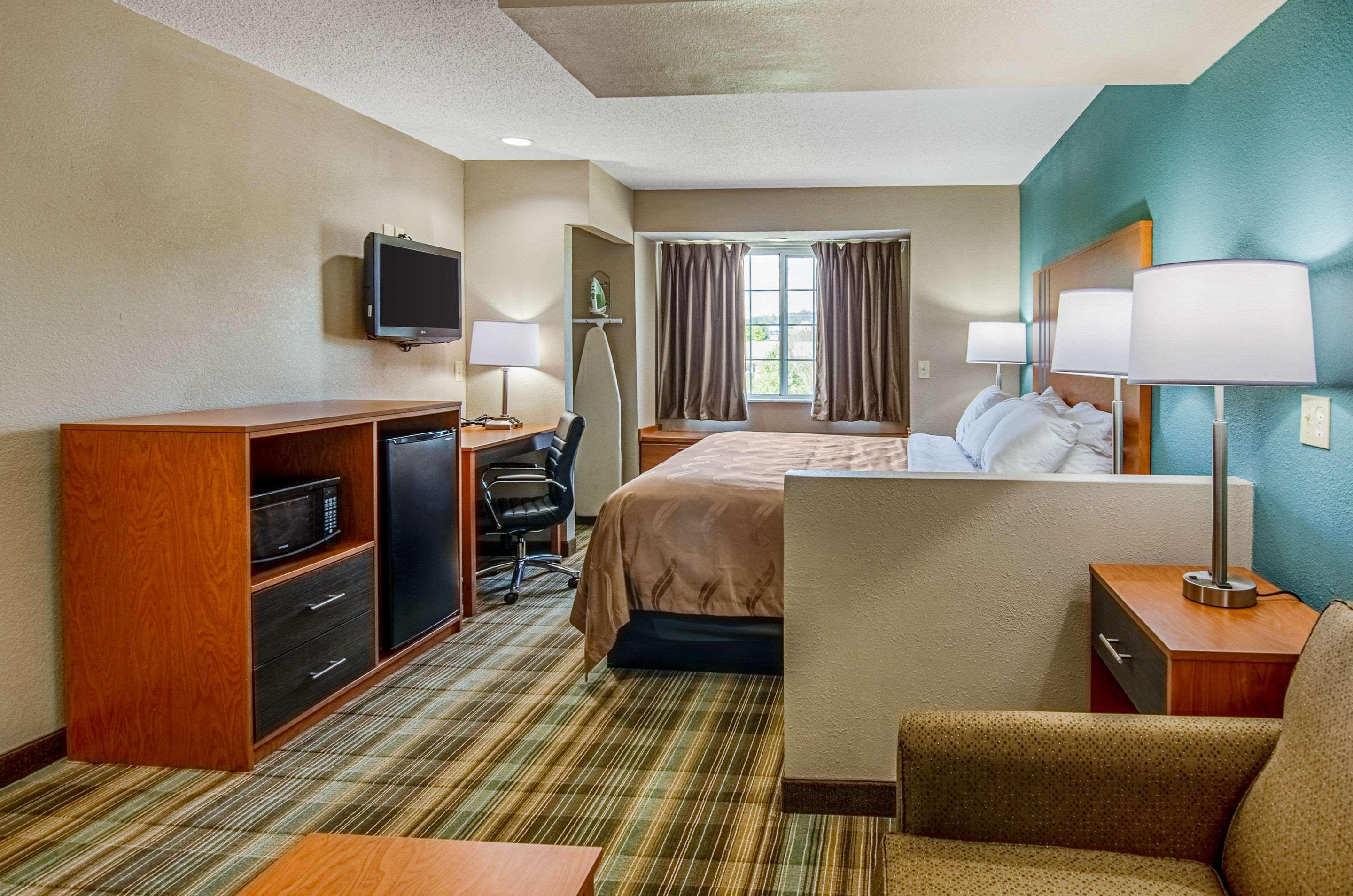 Quality Inn & Suites I-81 Exit 7 ブリストル エクステリア 写真