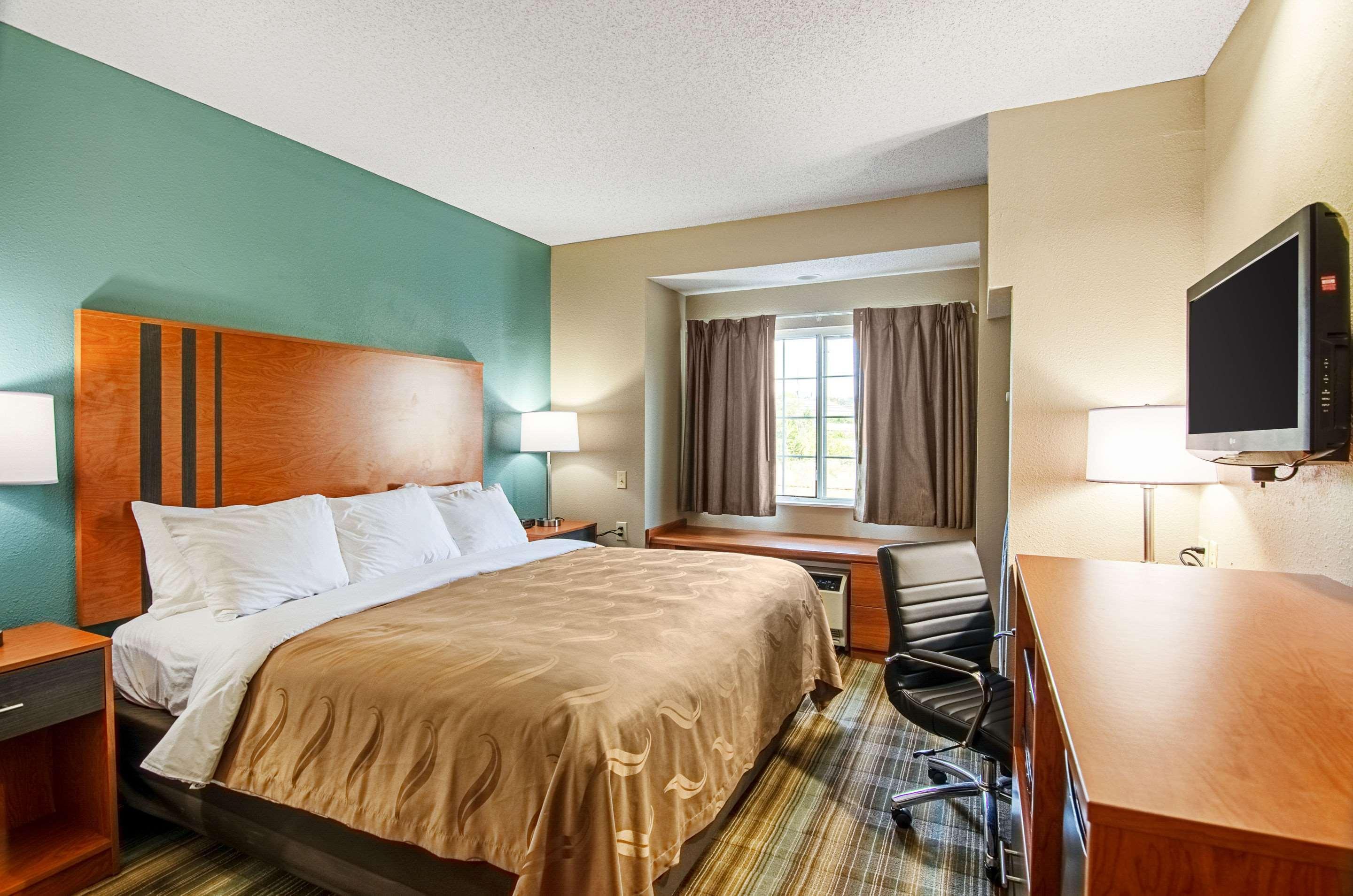 Quality Inn & Suites I-81 Exit 7 ブリストル エクステリア 写真