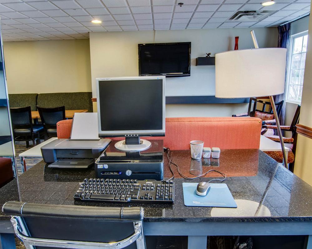 Quality Inn & Suites I-81 Exit 7 ブリストル エクステリア 写真