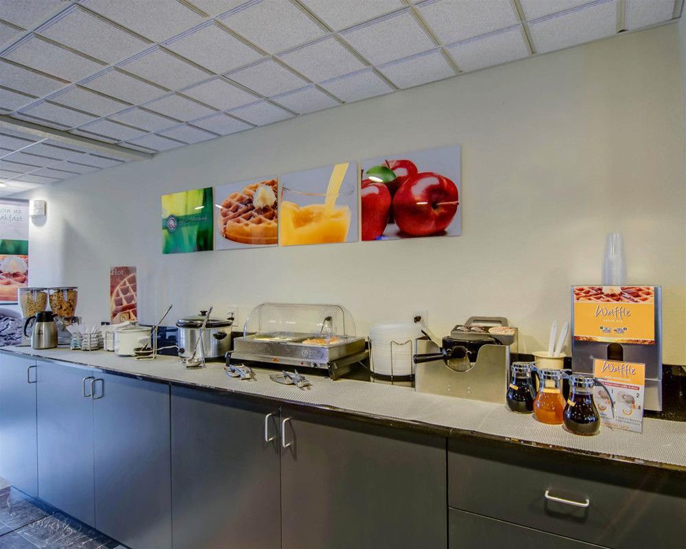 Quality Inn & Suites I-81 Exit 7 ブリストル エクステリア 写真
