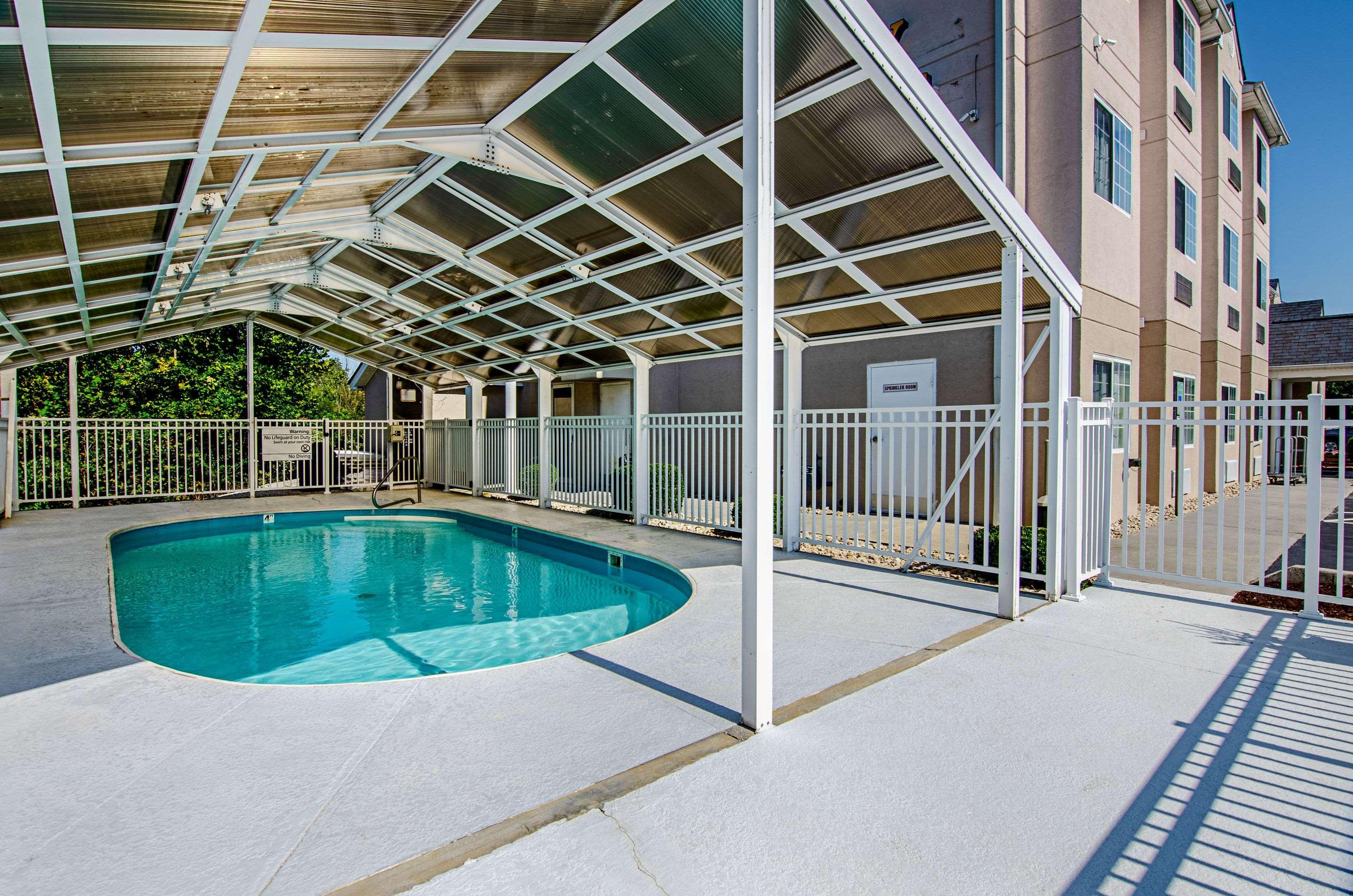 Quality Inn & Suites I-81 Exit 7 ブリストル エクステリア 写真