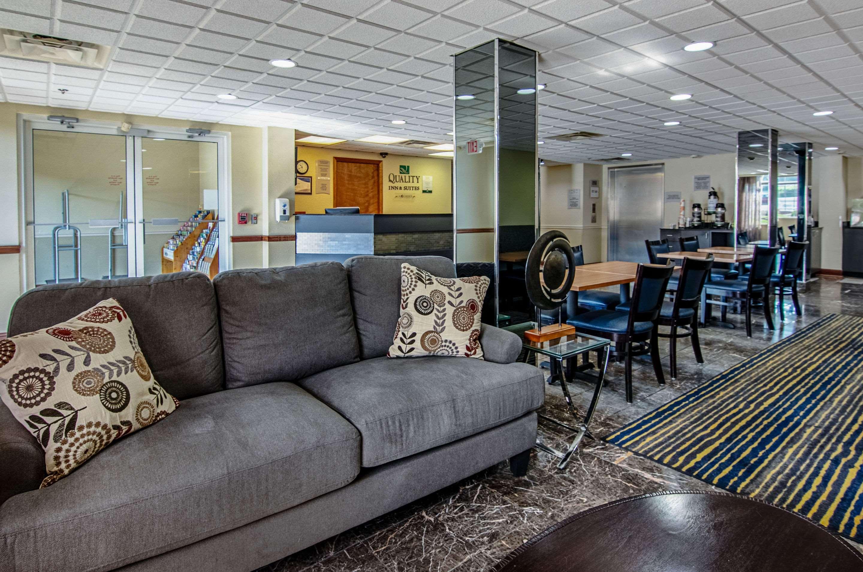 Quality Inn & Suites I-81 Exit 7 ブリストル エクステリア 写真