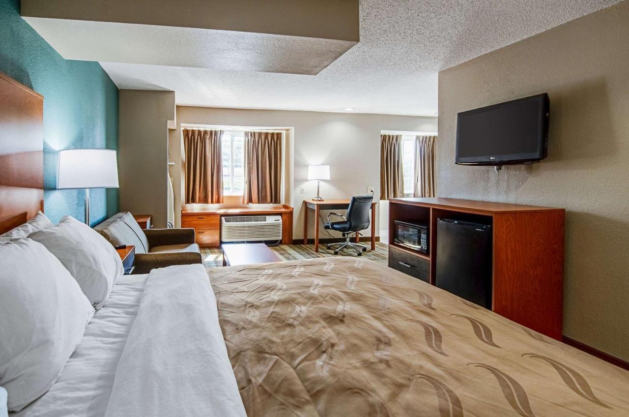 Quality Inn & Suites I-81 Exit 7 ブリストル エクステリア 写真
