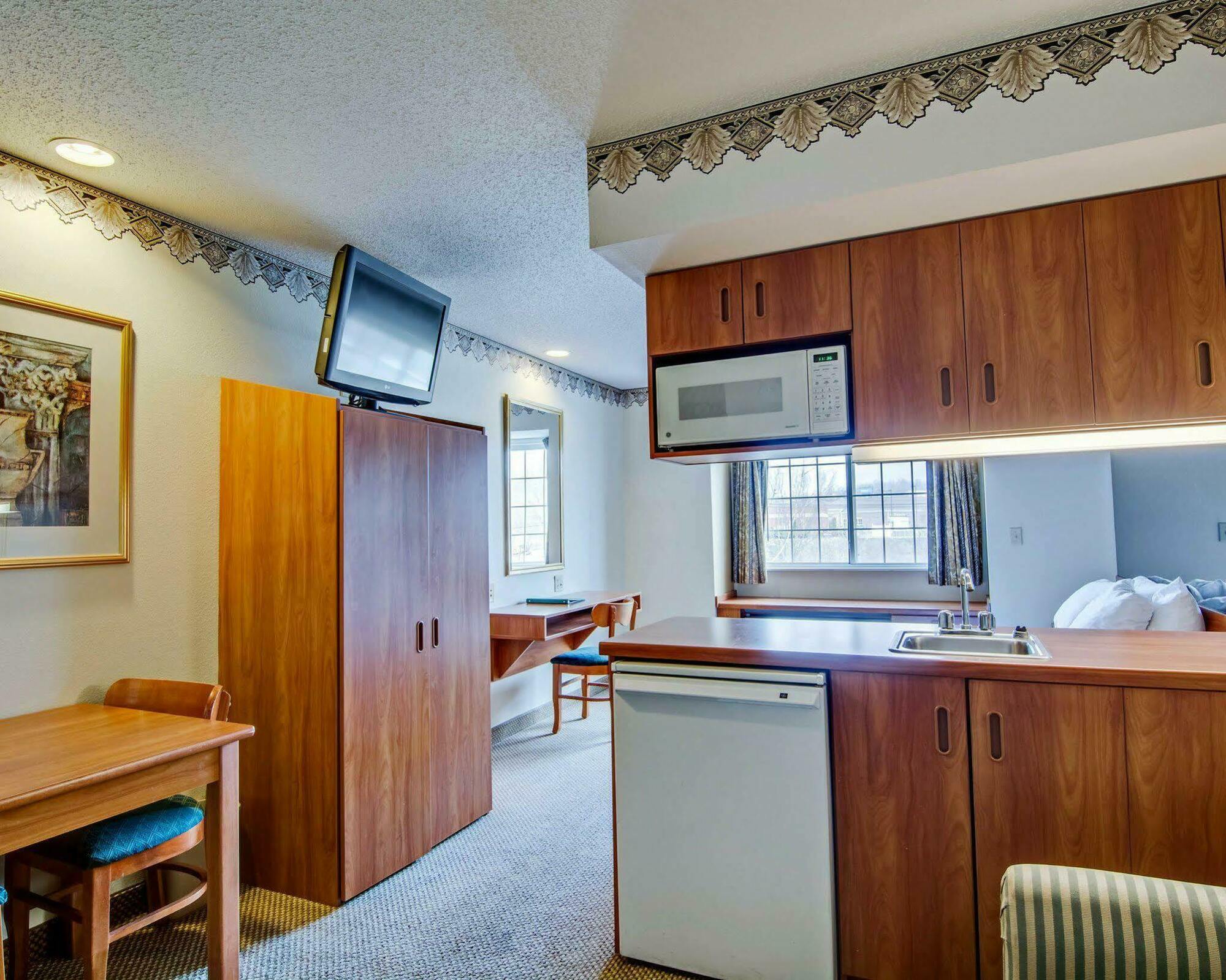 Quality Inn & Suites I-81 Exit 7 ブリストル エクステリア 写真