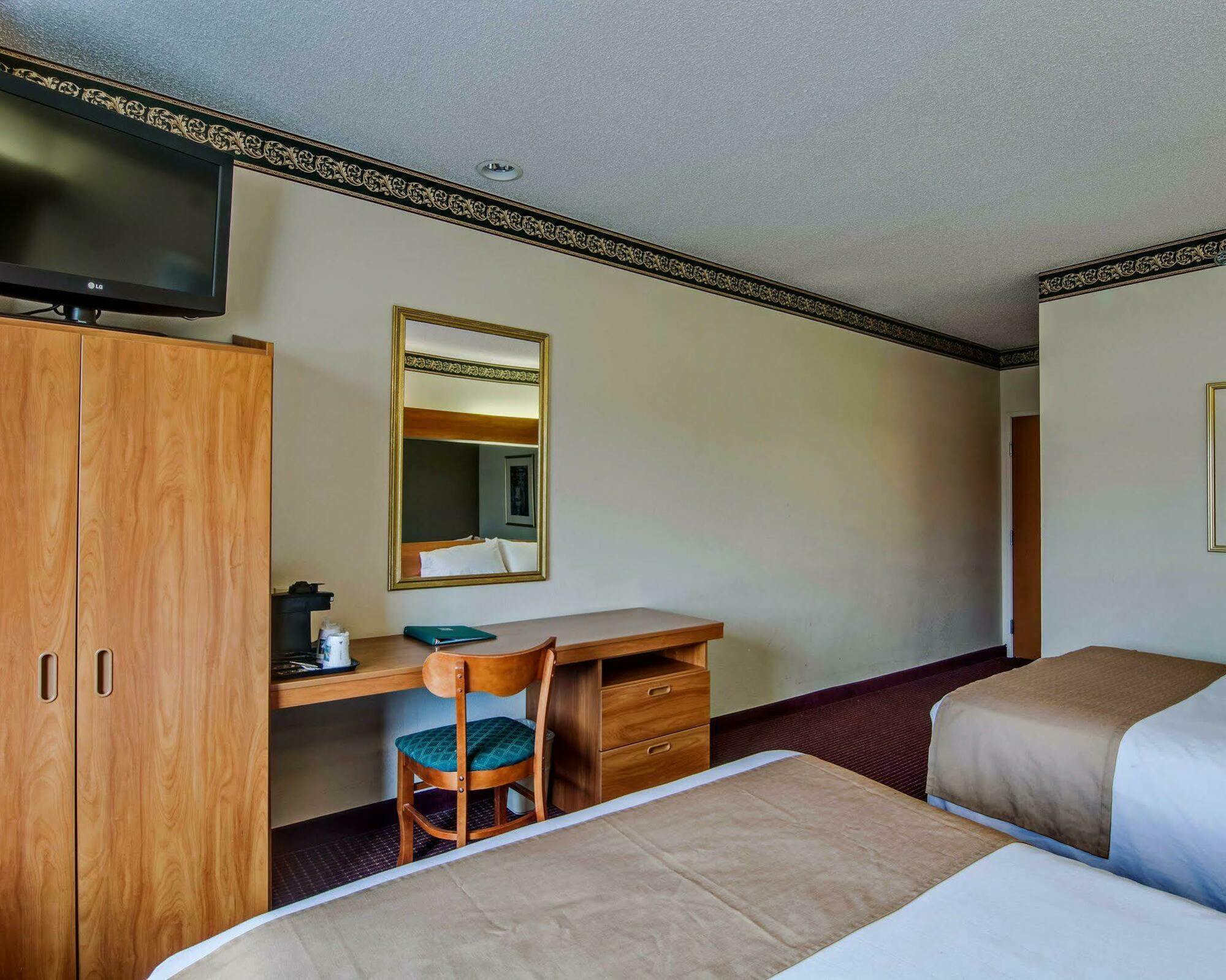 Quality Inn & Suites I-81 Exit 7 ブリストル エクステリア 写真