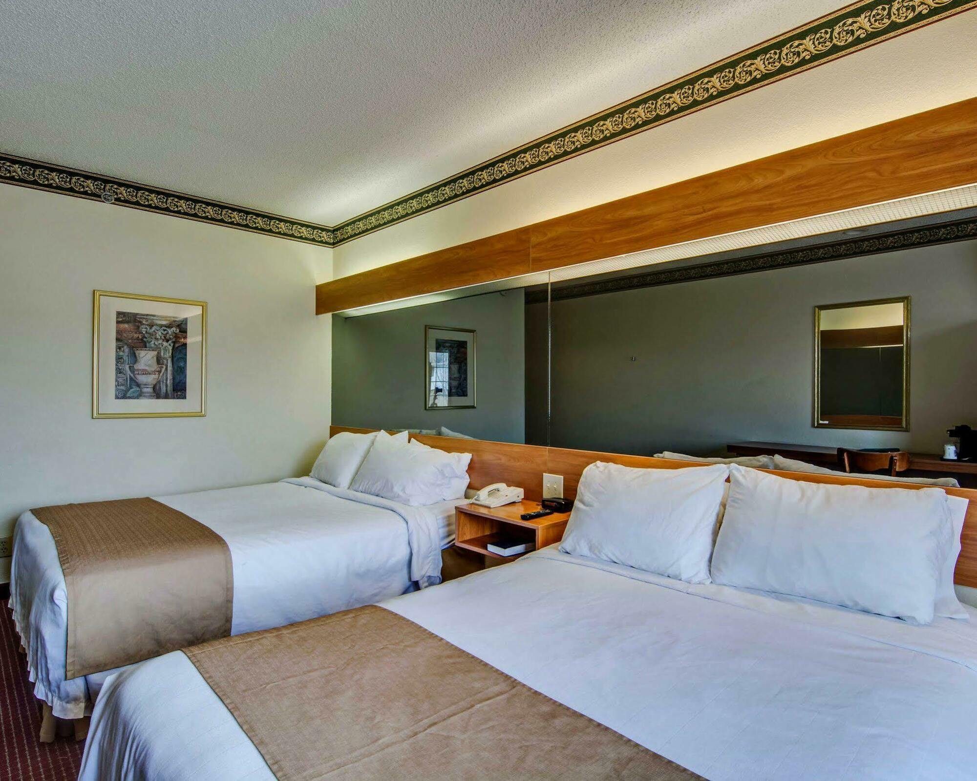 Quality Inn & Suites I-81 Exit 7 ブリストル エクステリア 写真