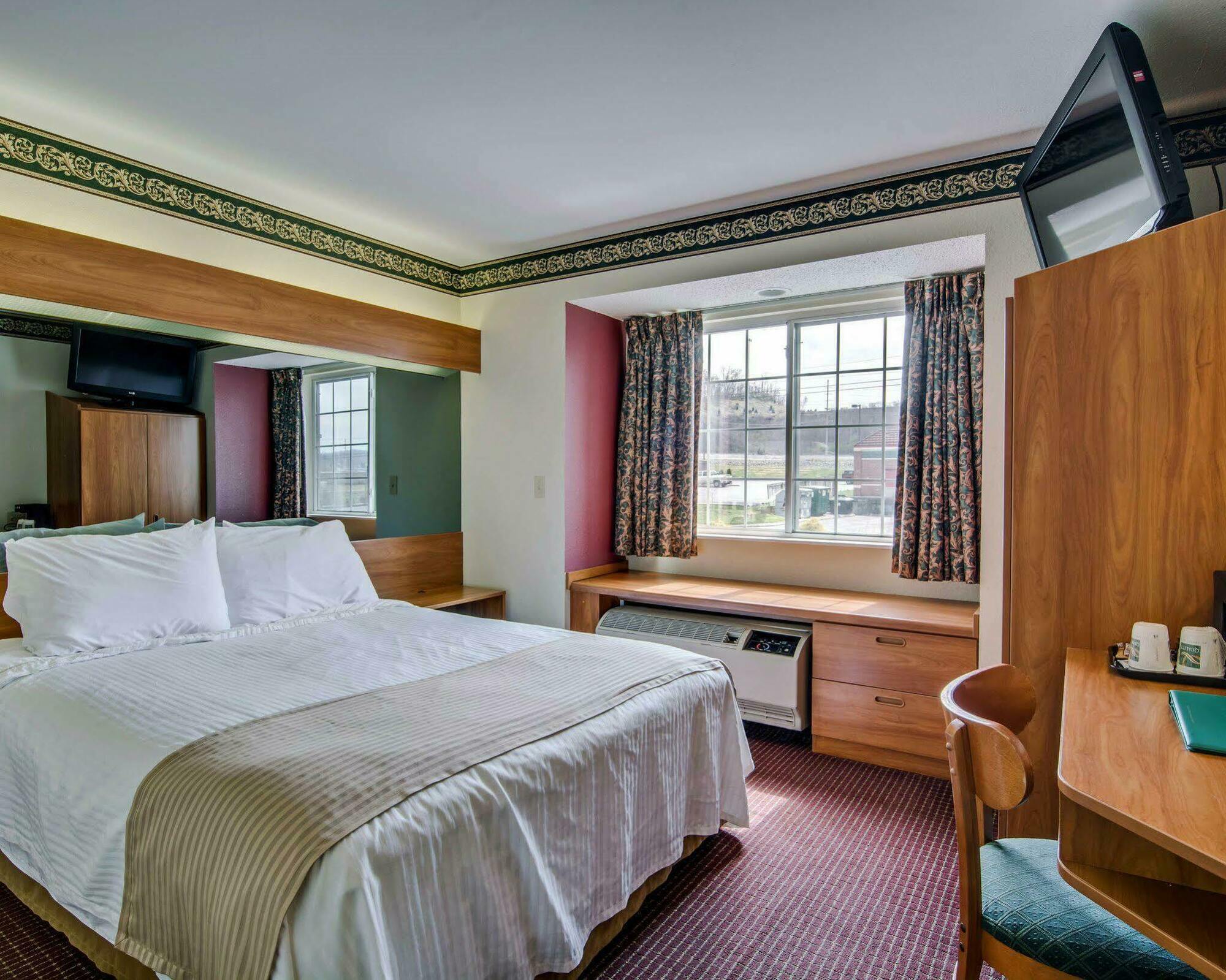 Quality Inn & Suites I-81 Exit 7 ブリストル エクステリア 写真