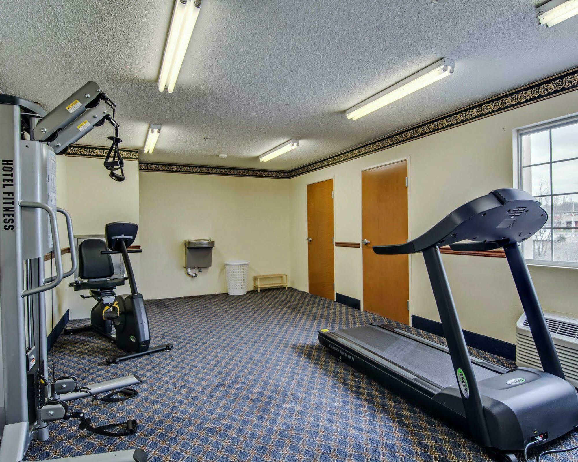 Quality Inn & Suites I-81 Exit 7 ブリストル エクステリア 写真