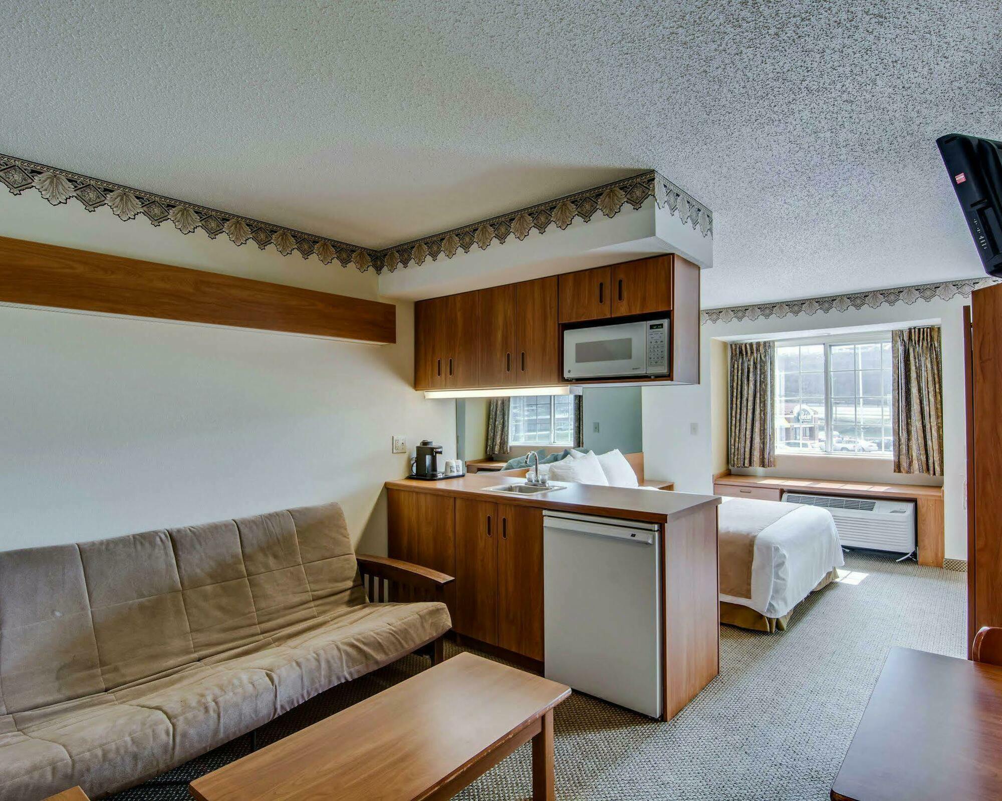 Quality Inn & Suites I-81 Exit 7 ブリストル エクステリア 写真