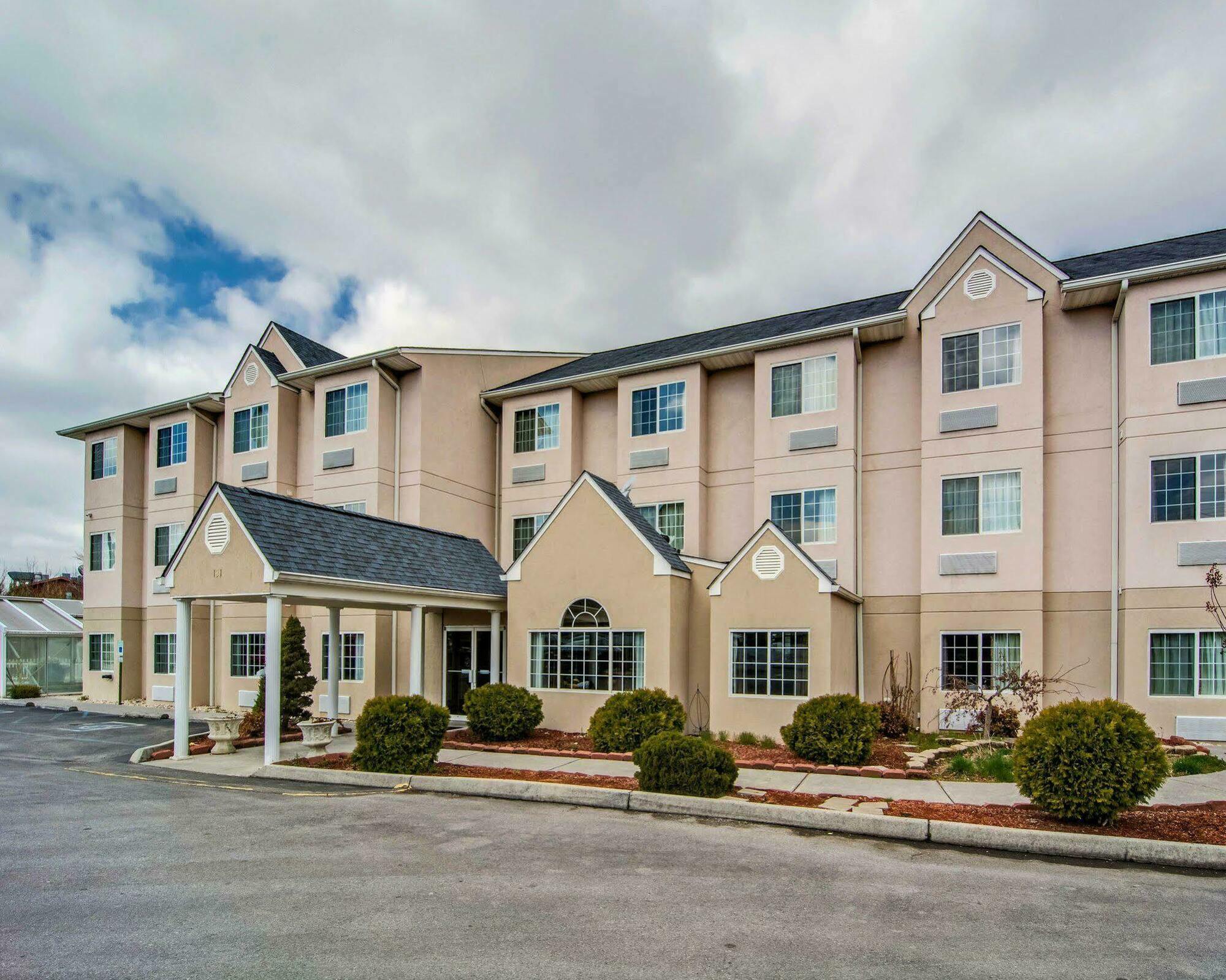 Quality Inn & Suites I-81 Exit 7 ブリストル エクステリア 写真