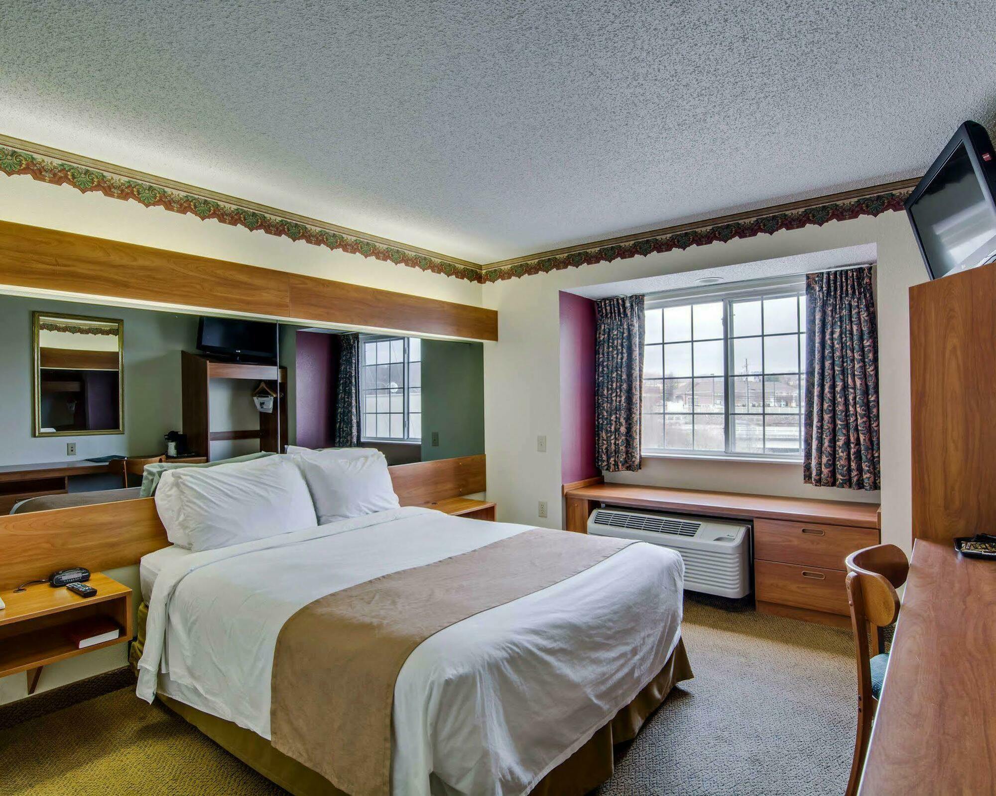 Quality Inn & Suites I-81 Exit 7 ブリストル エクステリア 写真