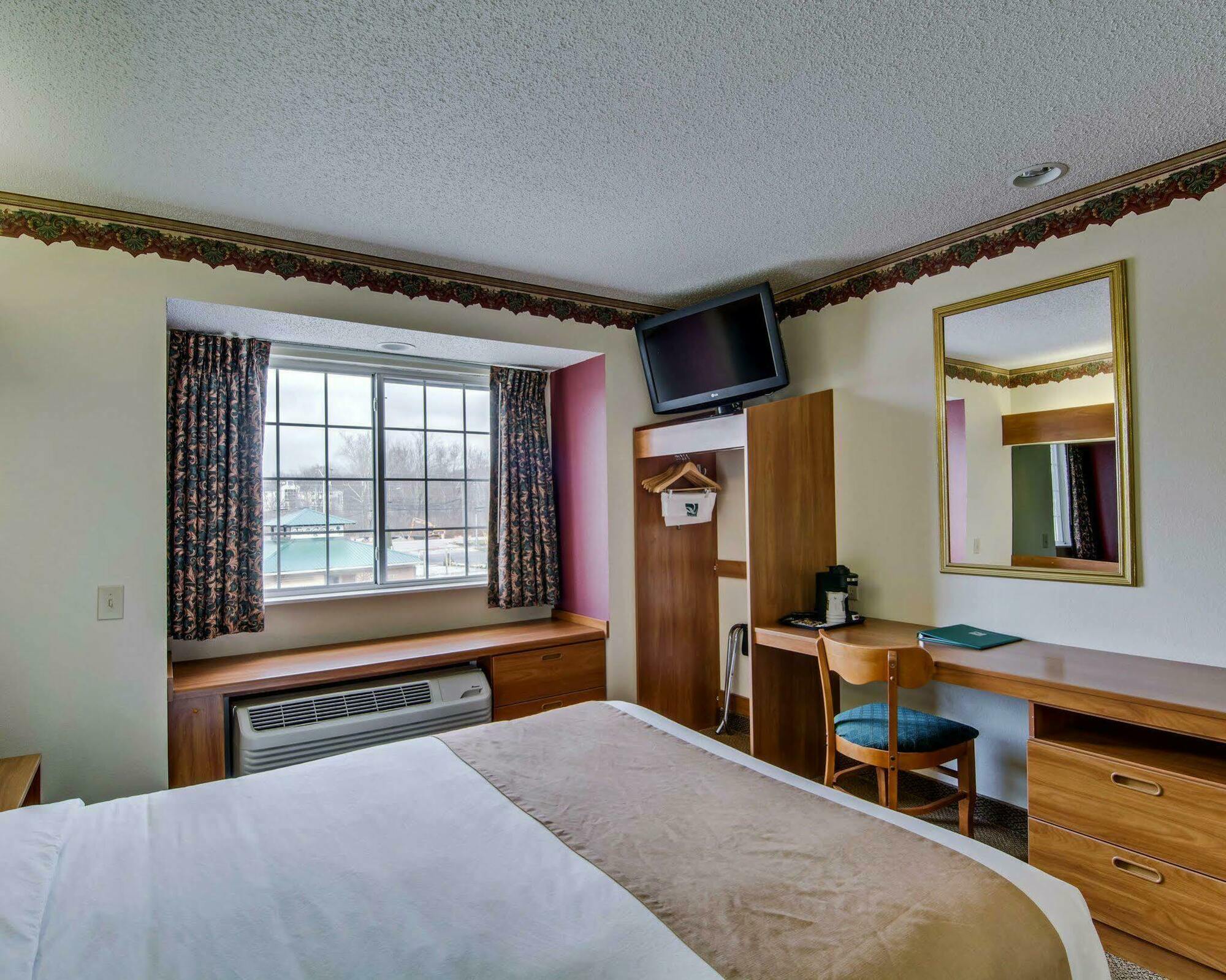 Quality Inn & Suites I-81 Exit 7 ブリストル エクステリア 写真
