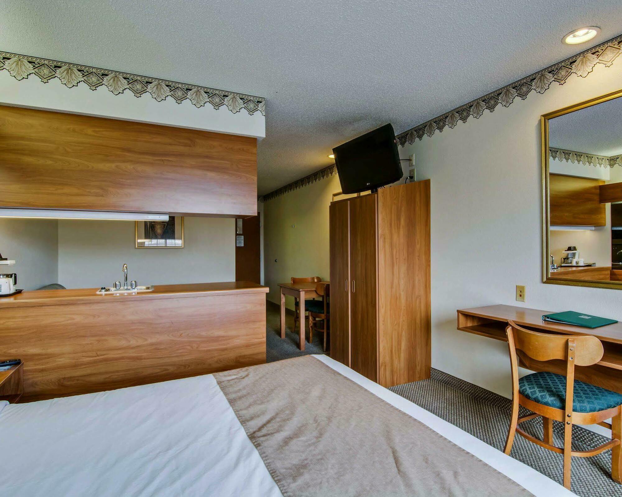 Quality Inn & Suites I-81 Exit 7 ブリストル エクステリア 写真
