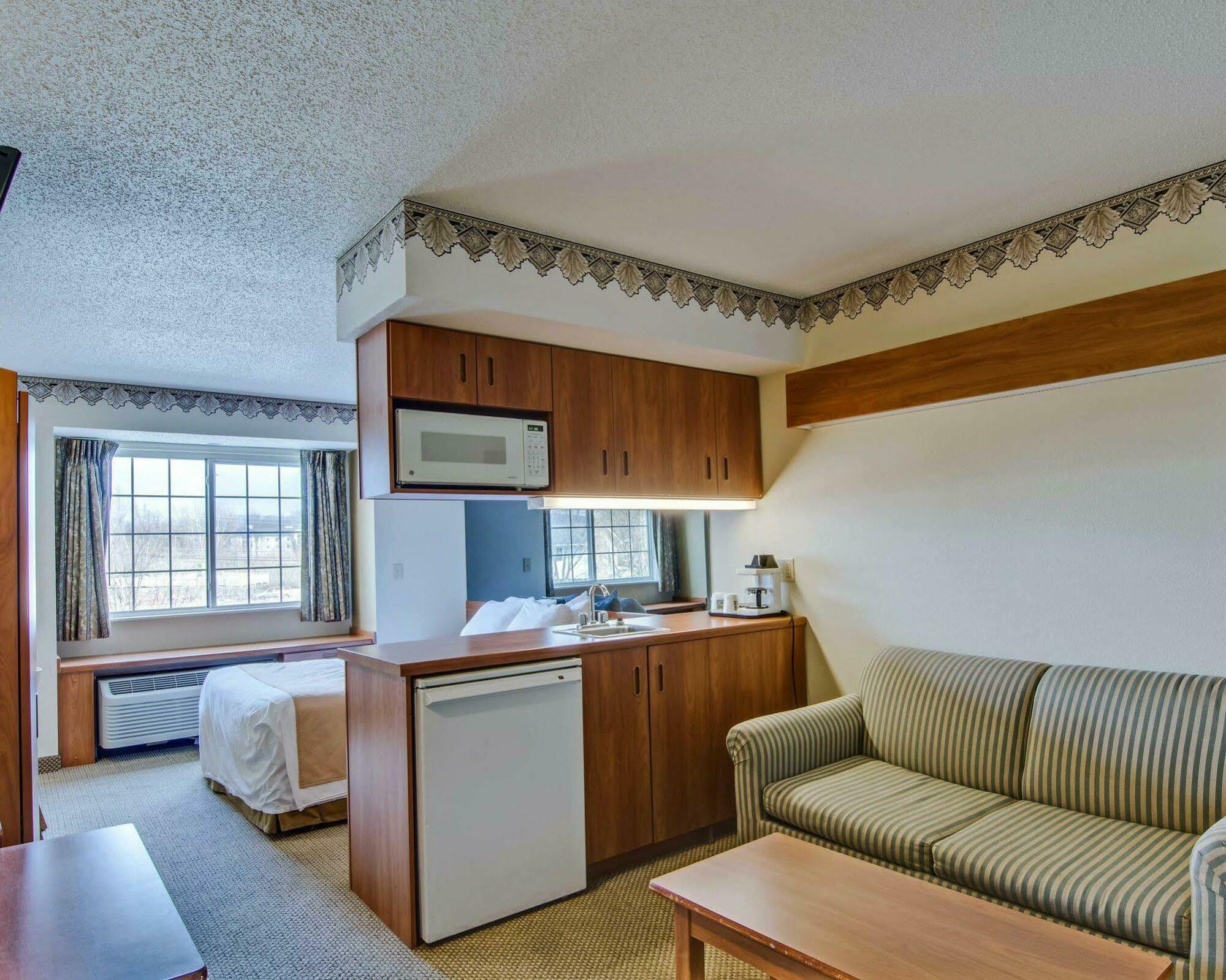 Quality Inn & Suites I-81 Exit 7 ブリストル エクステリア 写真