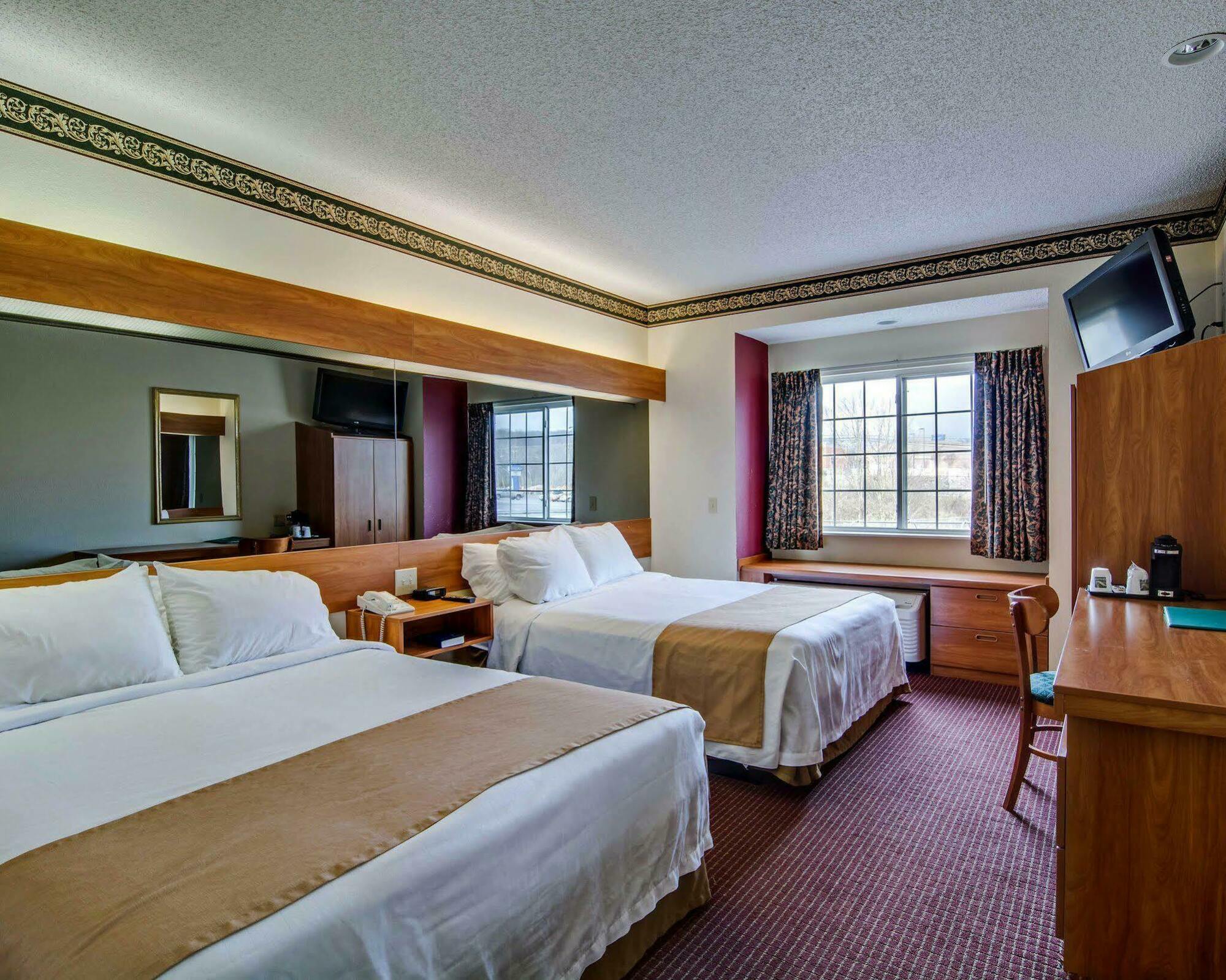Quality Inn & Suites I-81 Exit 7 ブリストル エクステリア 写真